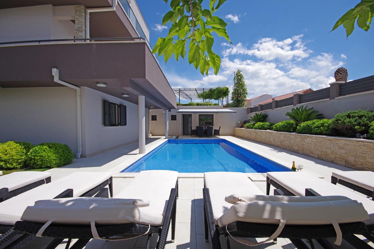 Villa Lucas ポドストラナ エクステリア 写真